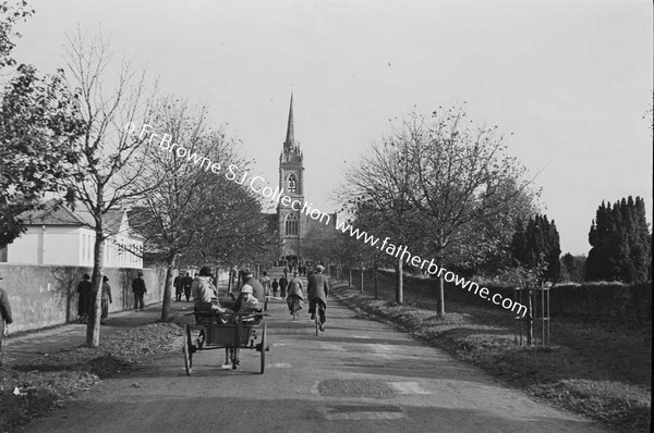 PEOPLE GOING TO CHURCH